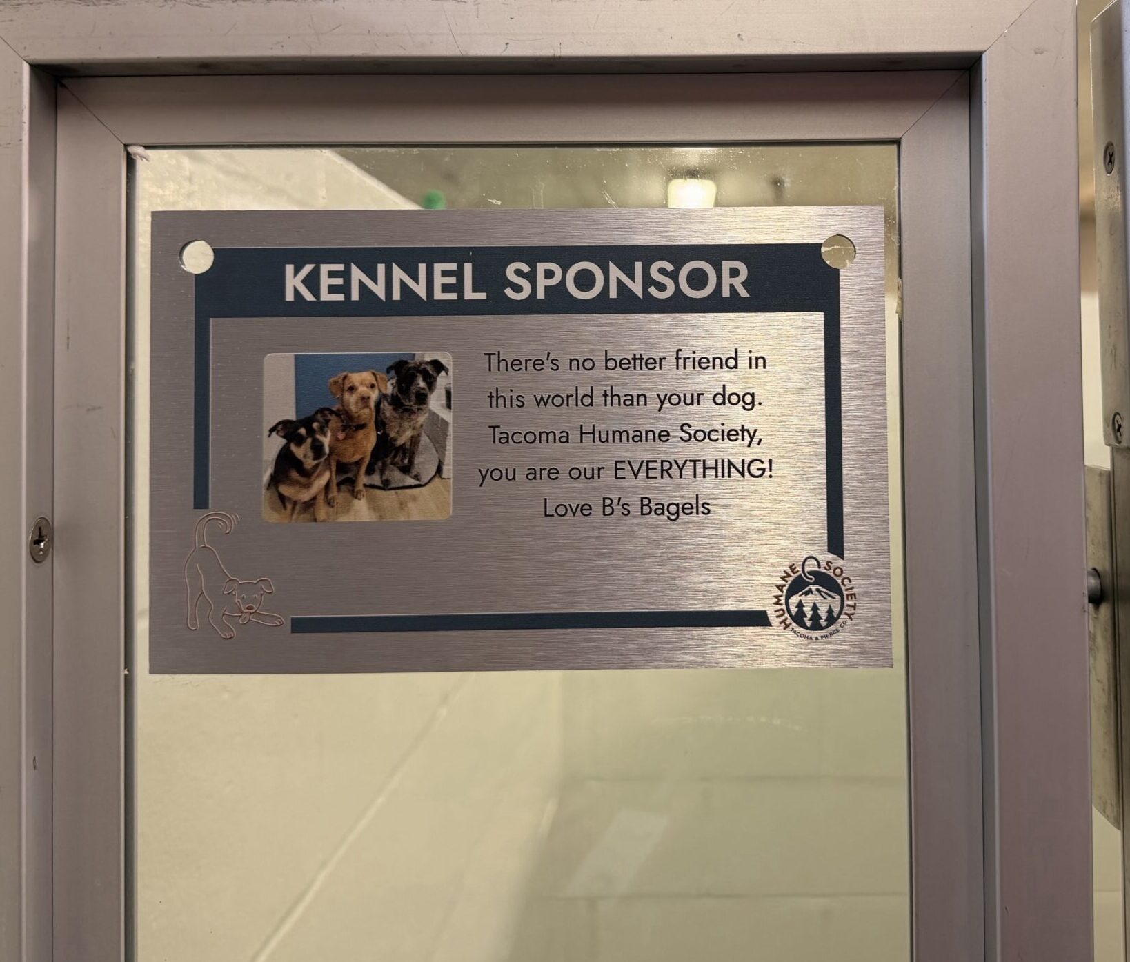 A kennel sponsor plaque that reads, 